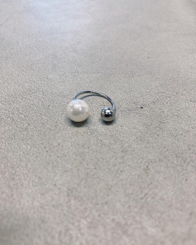 one pearl earcuff