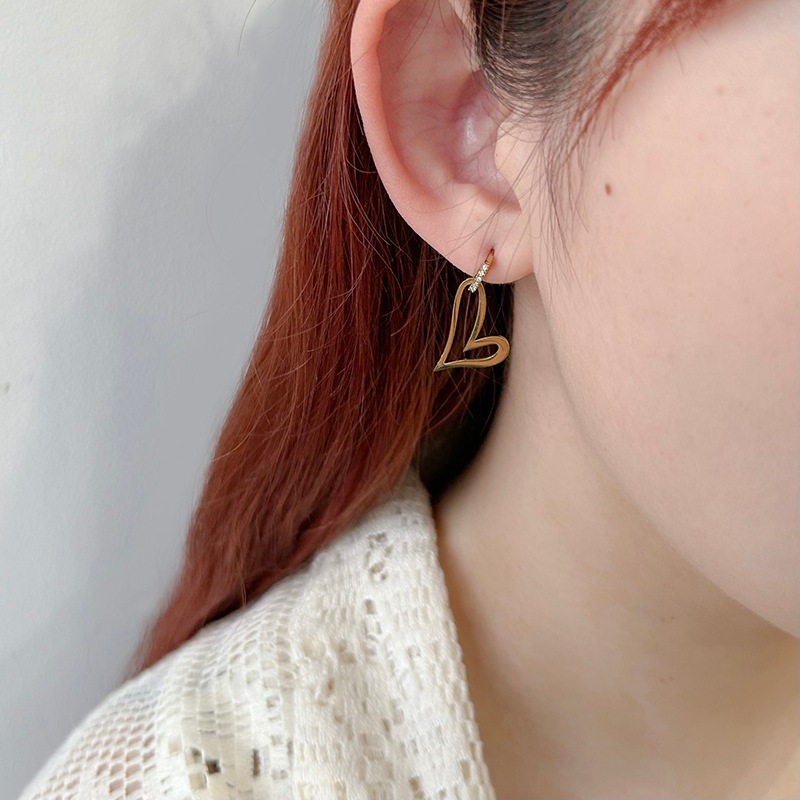 Shape heart pierce