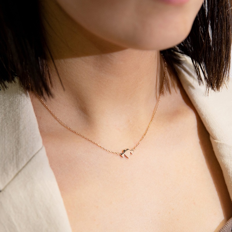 Tiny heart necklace