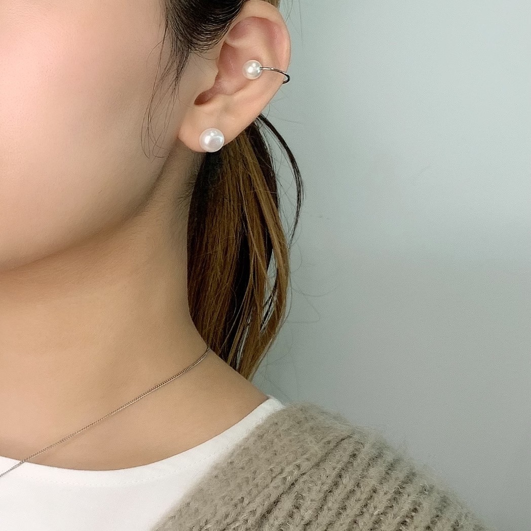 One pearl pierce