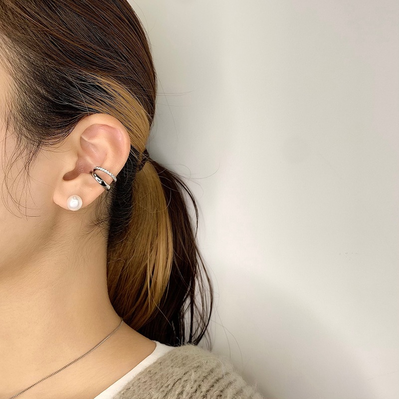 One pearl pierce