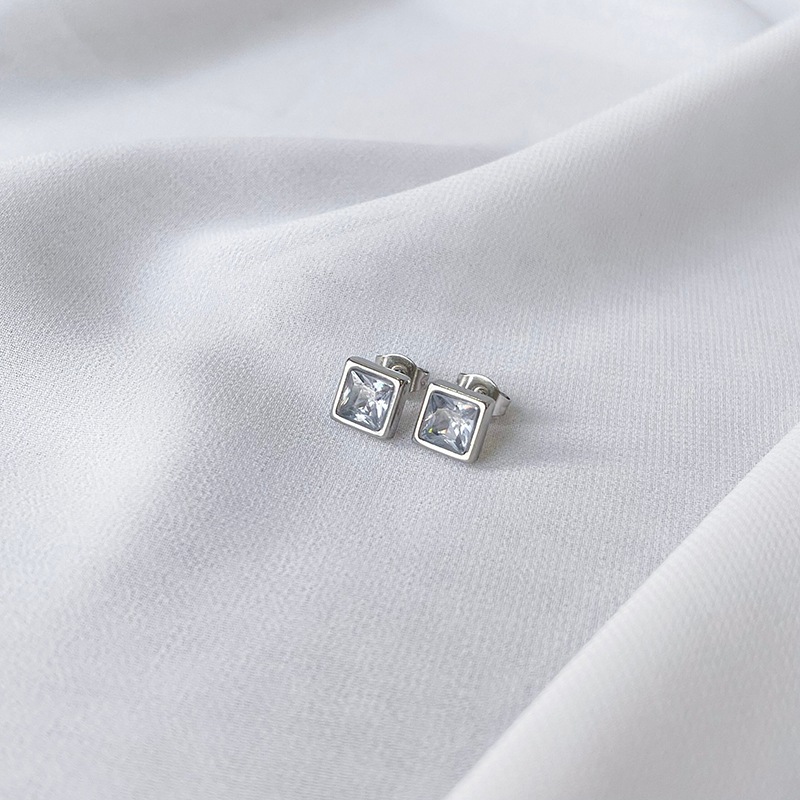Square pierce