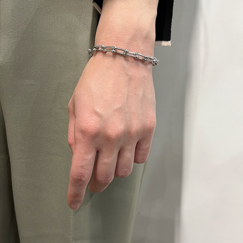 U dot chain bracelet
