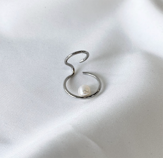 pearl beak earcuff