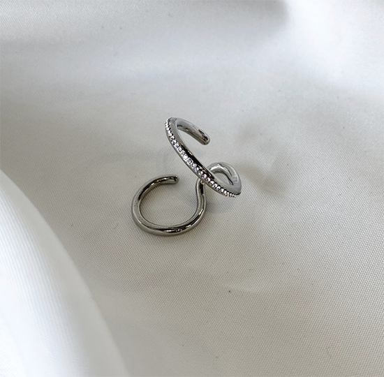 sw beak earcuff