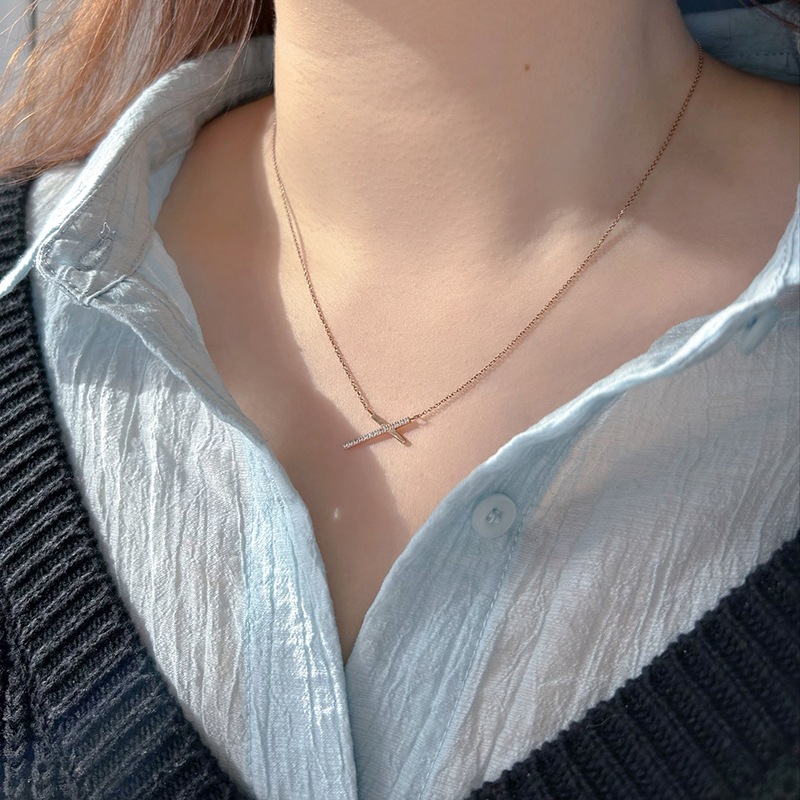 sw closs motif necklace