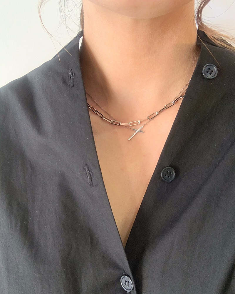 sw closs motif necklace