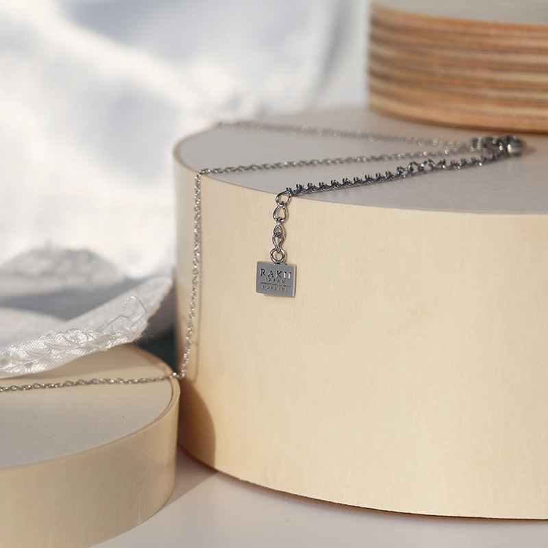 One by one chain necklace