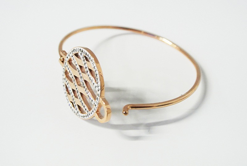 Wave line plate bracelet