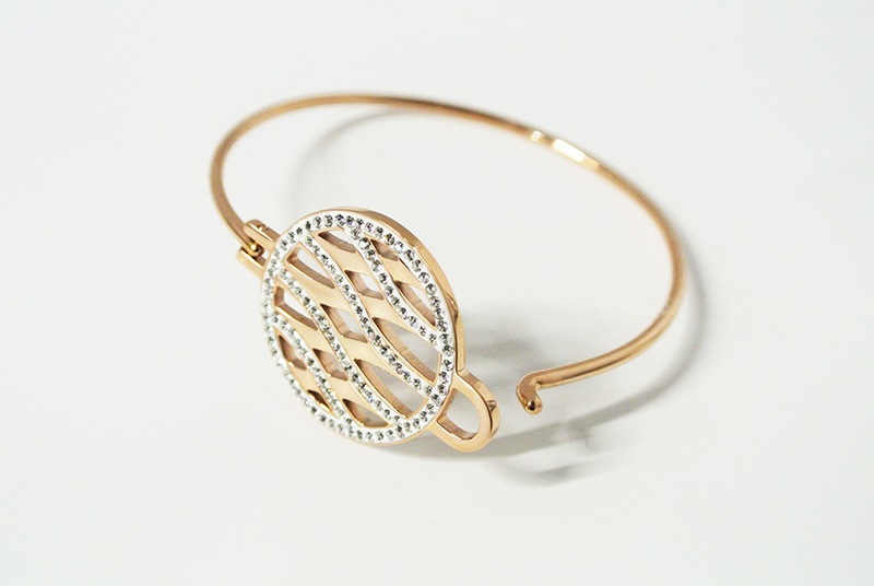 Wave line plate bracelet