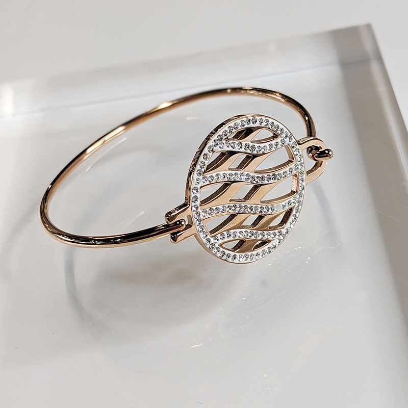 Wave line plate bracelet