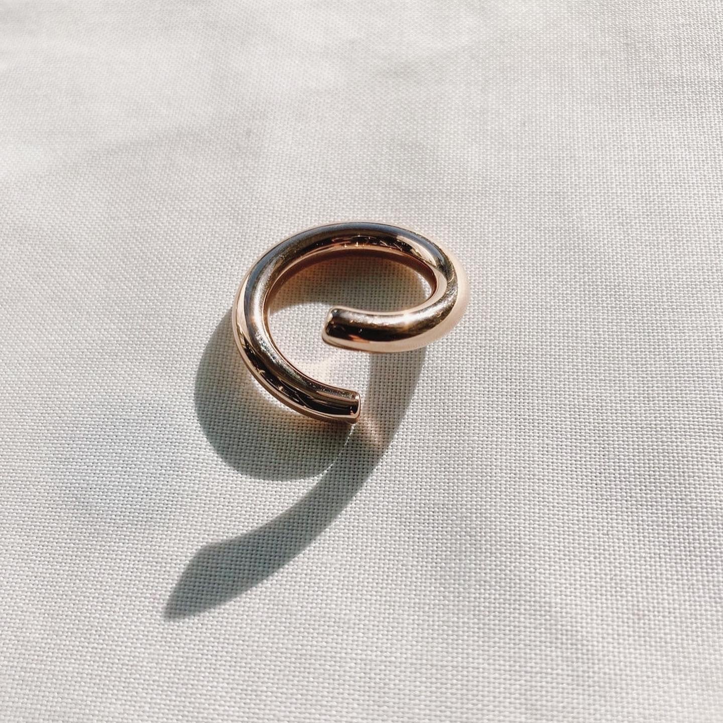 C thick ring