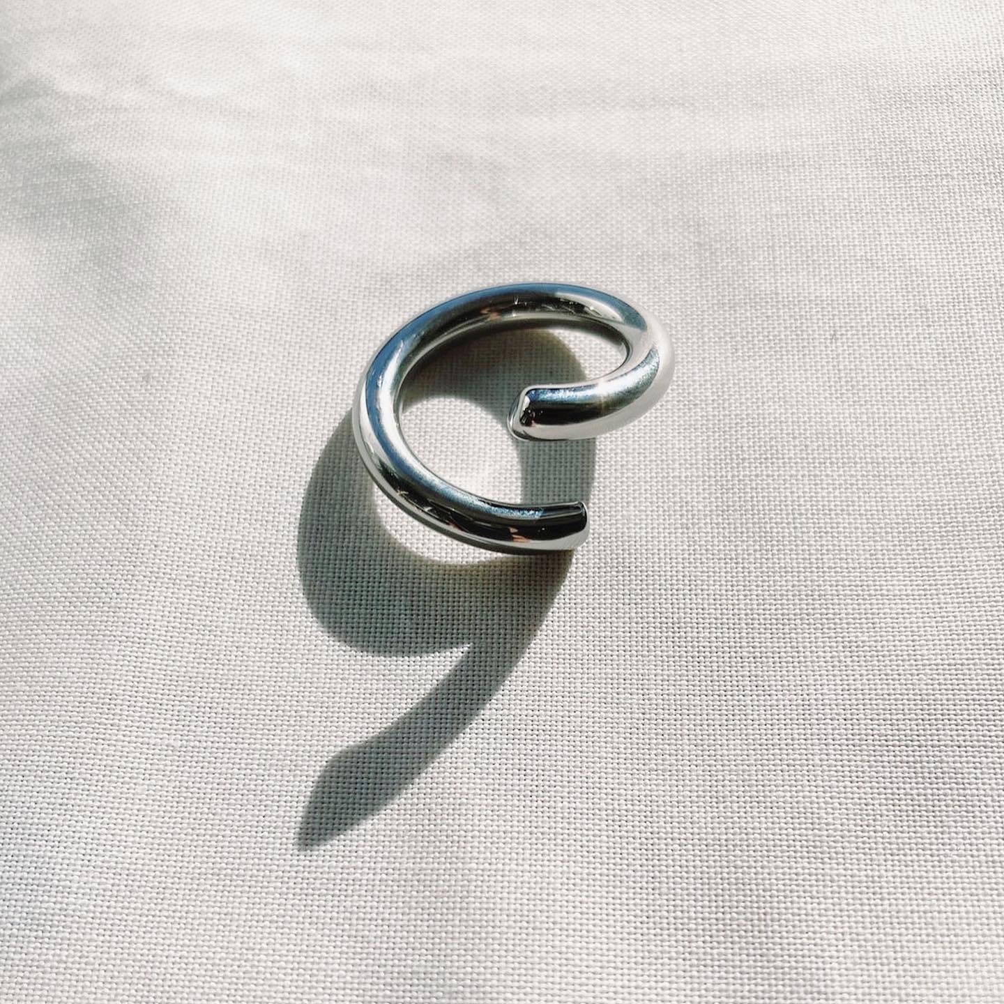 C thick ring