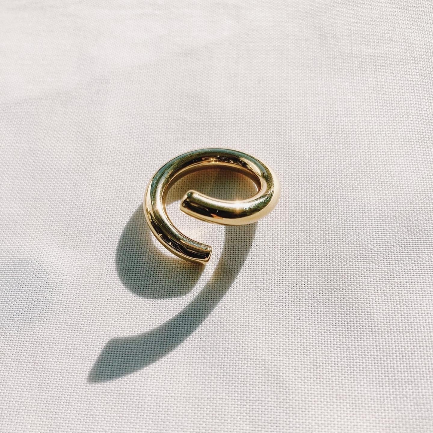 C thick ring
