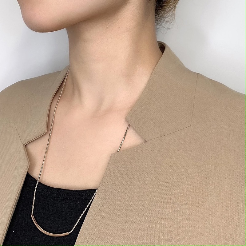 Long free necklace