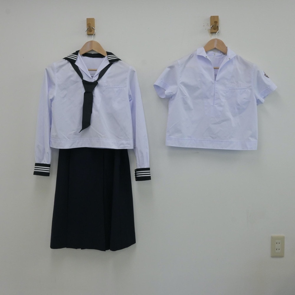 【中古】静岡県 静岡英和女学院高等学校 女子制服 4点(セーラー服・シャツ・スカート)sf013182 メイン画像