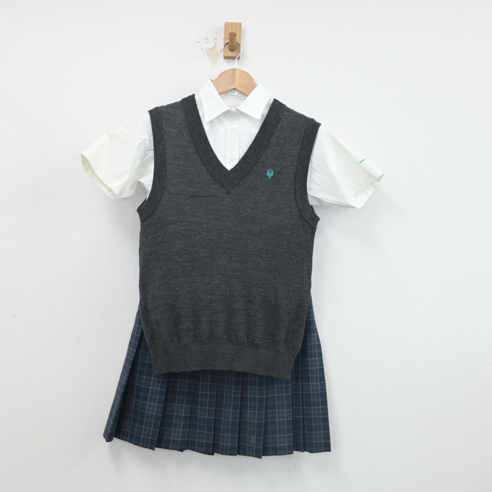 【中古】大阪府 大阪学芸高等学校 女子制服 3点(シャツ・ニットベスト・スカート)sf016321 メイン画像