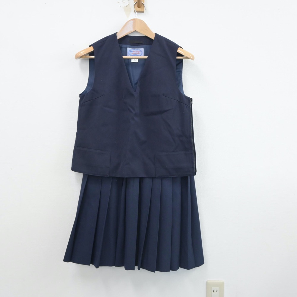 【中古】新潟県 亀田中学校 女子制服 3点(ベスト・スカート・スカート)sf016345 メイン画像
