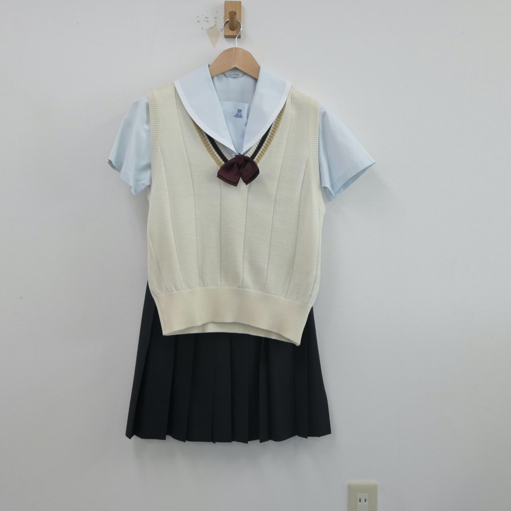 【中古】宮崎県 日向学院中学校高等学校 女子制服 4点(セーラー服・ニットベスト・スカート)sf016349 メイン画像