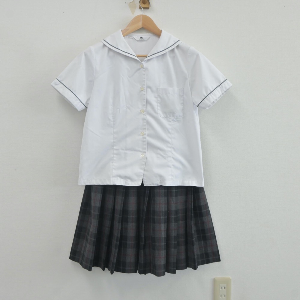 【中古】大阪府 梅花高等学校 女子制服 3点(シャツ・スカート)sf022119 メイン画像