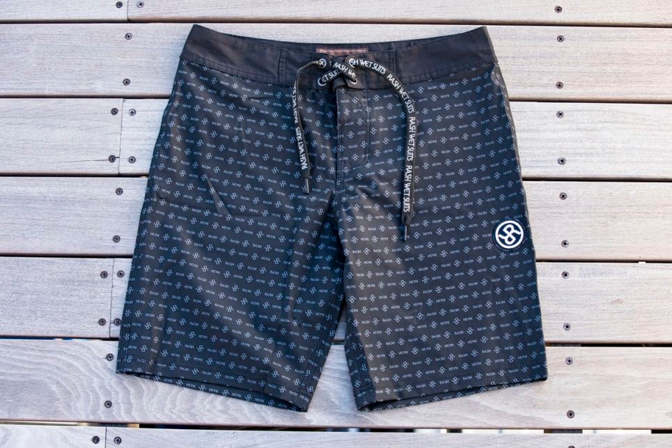 2025 RASH WETSUITS 4WAY ストレッチボードショーツ 32 近日発売】2025 RASH 4 Way ストレッチボードショーツ | ギア