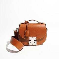 C4673f10) MOYNAT ����