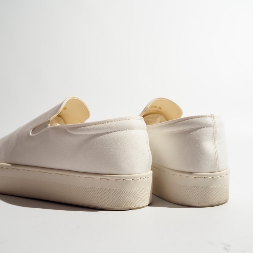 P7639R51) THE ROW ������