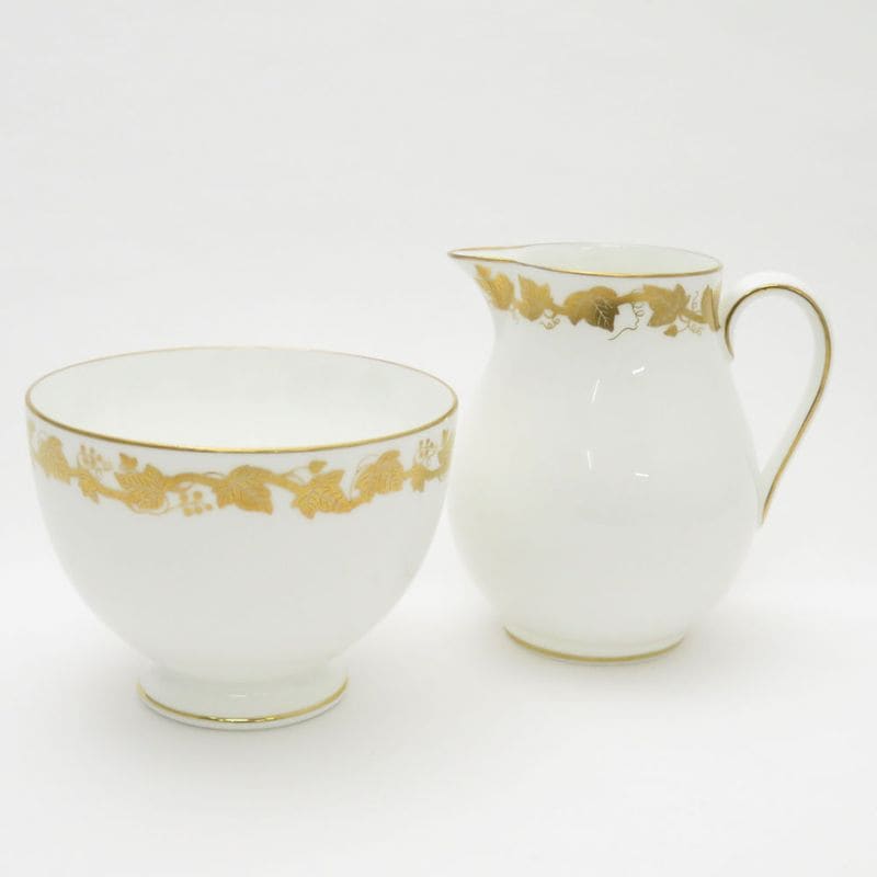美品 WEDGWOOD ウェッジウッド WHITE HALL ホワイトホール シュガーボウル クリーマー 2点 セット 砂糖 ミルク ジャグ ポット 黒壺 金 SU7047H 【中古】