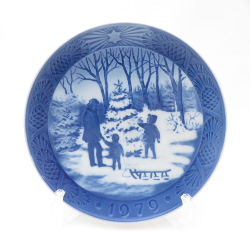 美品 ROYAL COPENHAGEN ロイヤルコペンハーゲン 1979年 クリスマスツリーを選ぶ イヤープレート 昭和54年 18cm ウォールプレート 飾り皿 SY13052R1 【中古】