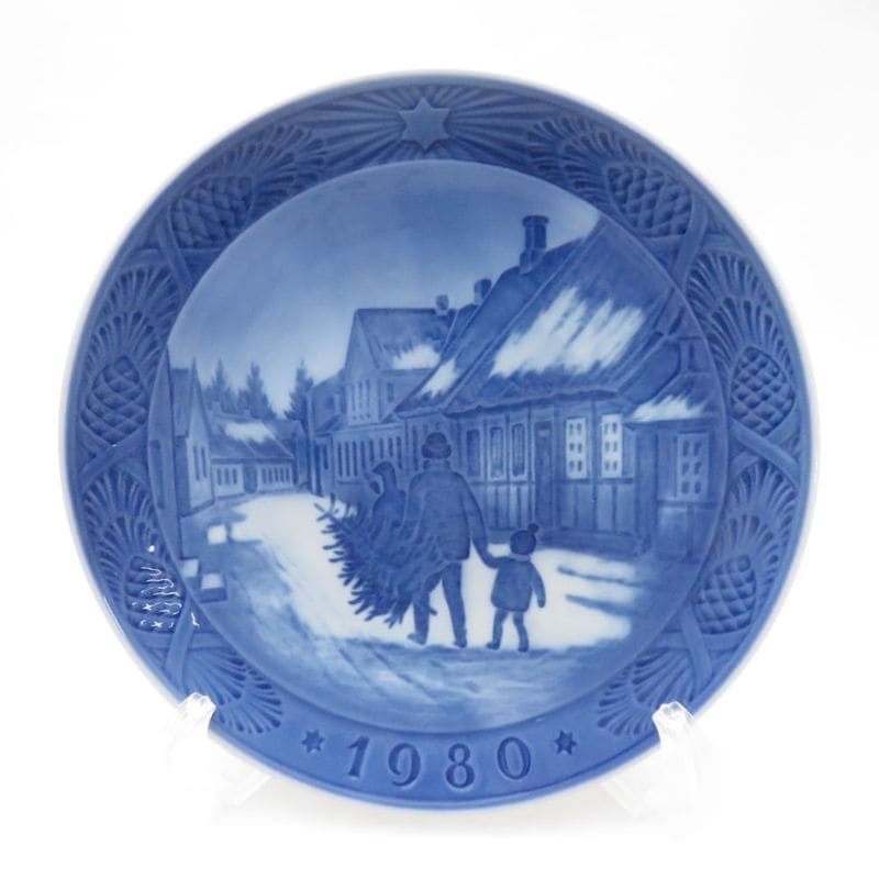 美品 ROYAL COPENHAGEN ロイヤルコペンハーゲン 1980年 クリスマスツリーをもって家へ イヤープレート 昭和55年 18cm ウォールプレート 飾り皿 SY13053R1 【中古】