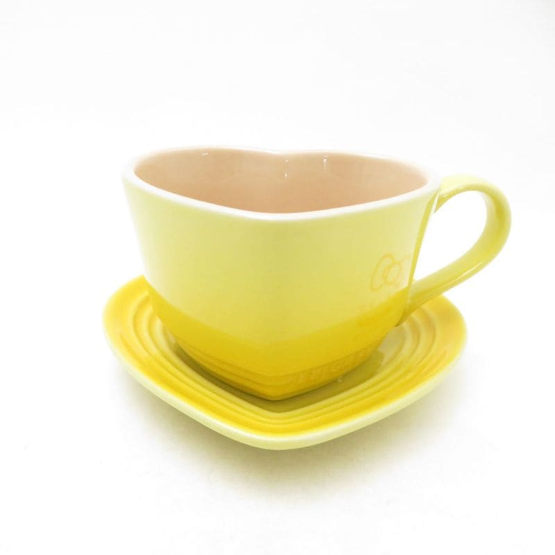 未使用 Le Creuset ルクルーゼ ハローキティ 誕生35周年 ハートマグ＆トレイ 1客 ストーンウェア キティちゃん カップ＆ソーサー SC11093L2 【中古】