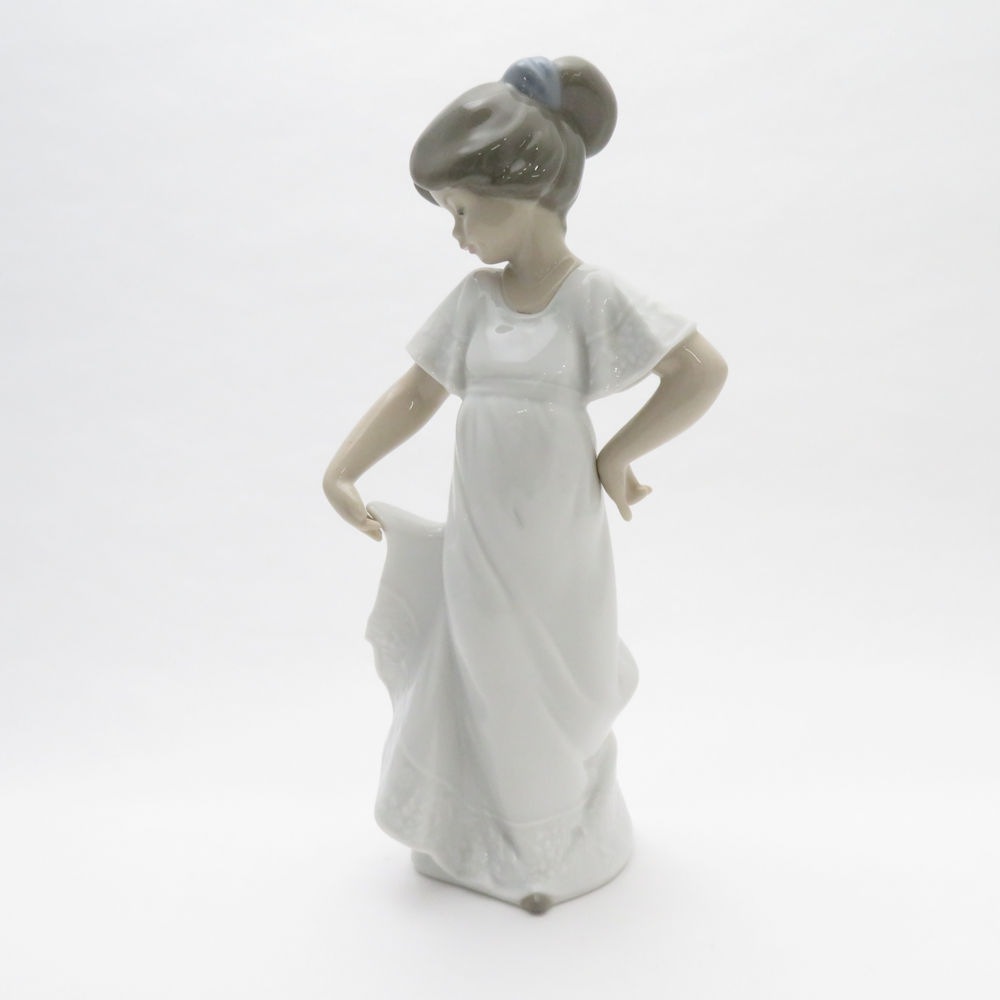 美品 NAO ナオ 1110「すてきでしょ！」 フィギュリン 置物 人形 オブジェ 女の子 SY9534P 【中古】