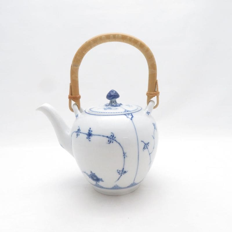美品 ROYAL COPENHAGEN ロイヤルコペンハーゲン ブルーフルーテッドプレイン ジャパニーズ ティーポット オリエンタル 竹ハンドル 急須 日本茶 SU14790A2 【中古】