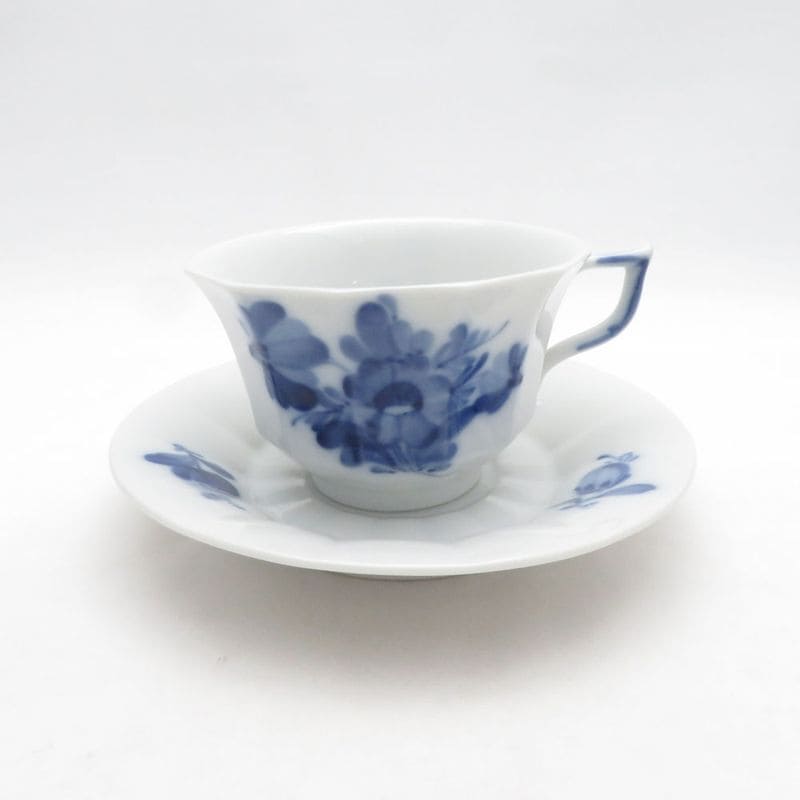 美品 ROYAL COPENHAGEN ロイヤルコペンハーゲン ブルーフラワー アンギュラー 8608 コーヒーカップ＆ソーサー スクエア テーブルウェア SU14750V2 【中古】