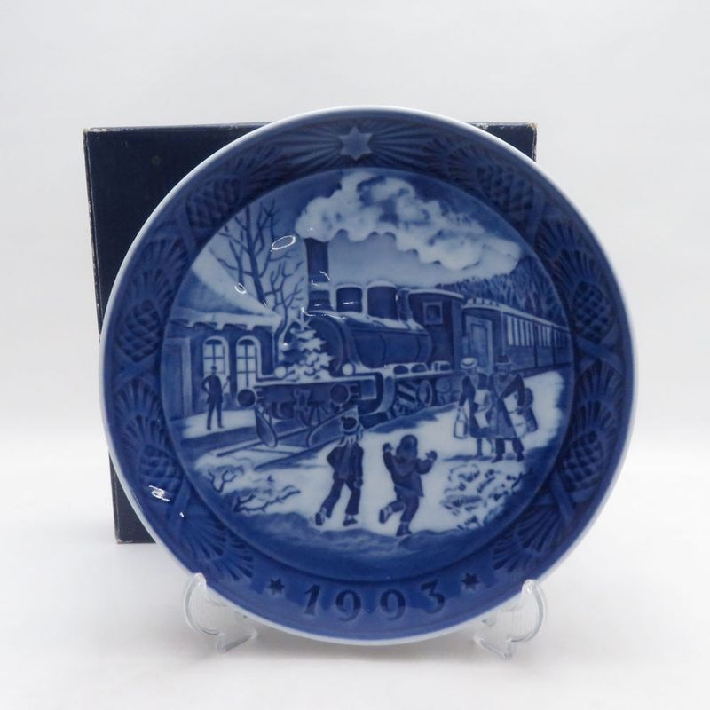 美品 ROYAL COPENHAGEN ロイヤルコペンハーゲン 1993年/平成5年 クリスマスのお客様 皇太子様御成婚記念 イヤープレート 飾り皿 インテリア SU14801C1 【中古】