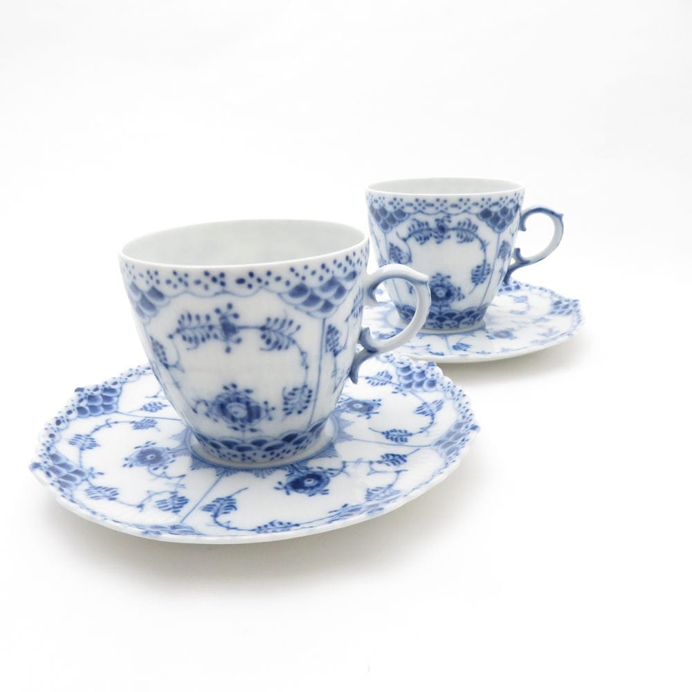 美品 ROYAL COPENHAGEN ロイヤルコペンハーゲン ブルーフルーテッド フルレース 1035 カップ＆ソーサー 2客 ペア コーヒー デミタス モカ SU7930D 【中古】