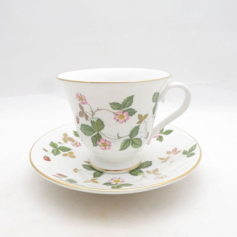 美品 WEDGWOOD ウェッジウッド ワイルドストロベリー ティーカップ＆ソーサー ヴィクトリア ビクトリア SO4245T2 【中古】
