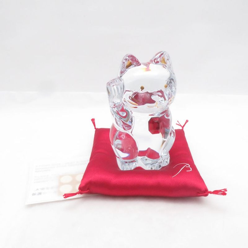 美品 Baccarat バカラ ラッキーキャット レッドオクトゴン まねき猫 クリスタルオブジェ 座布団付 招き猫 SO4370V2 【中古】