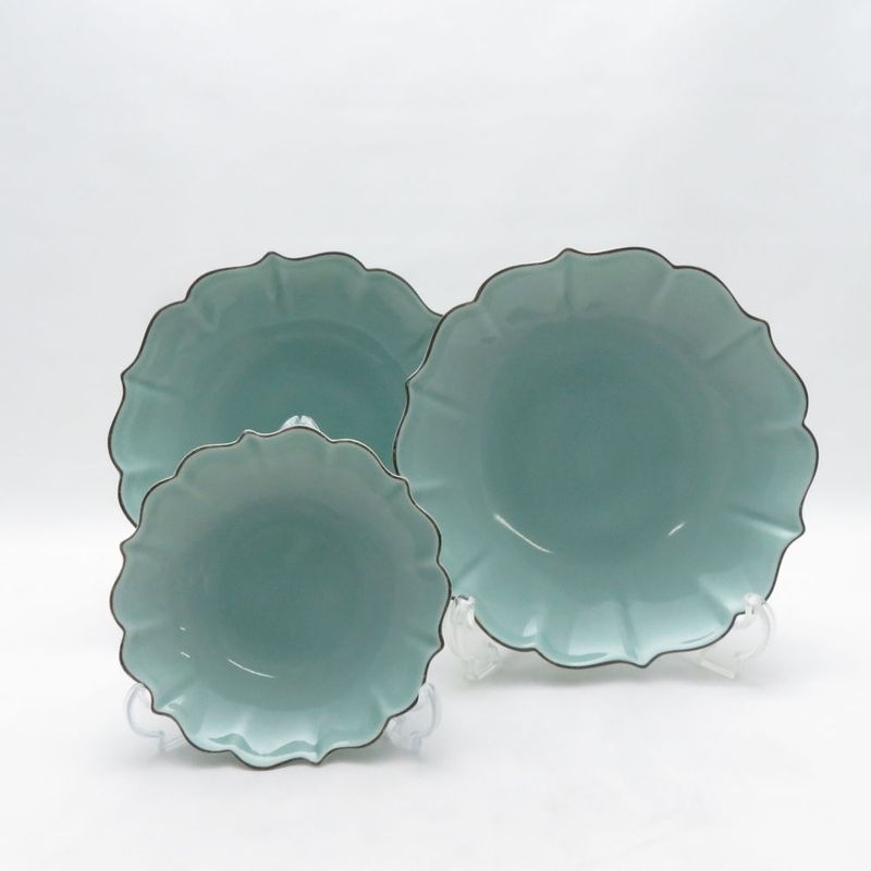 美品 Fukagawa Seiji 深川製磁 百年庵 笹青磁 菊割 輪花 小皿 中皿 3枚 セット プレート 有田焼 SO4556K1 【中古】