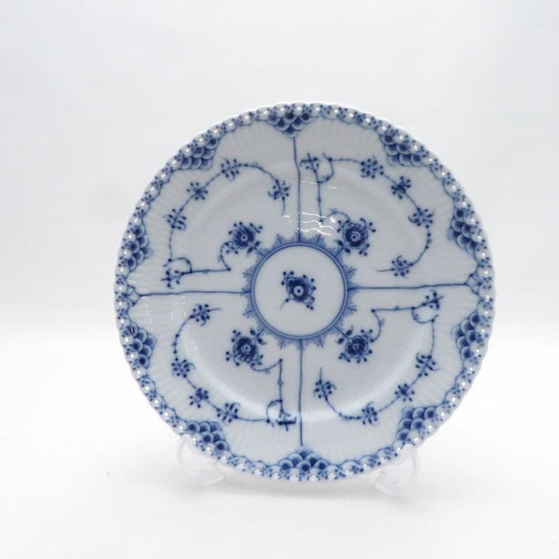 美品 ROYAL COPENHAGEN ロイヤルコペンハーゲン ブルーフルーテッドフルレース 中皿 19cmプレート SO4548C1 【中古】