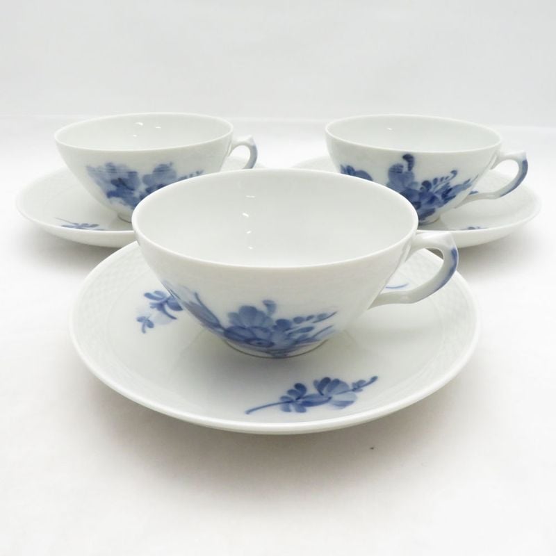 美品 ROYAL COPENHAGEN ロイヤルコペンハーゲン ブルーフラワープレイン ティーカップ＆ソーサー 3客 セット 紅茶 SO4761E1 【中古】