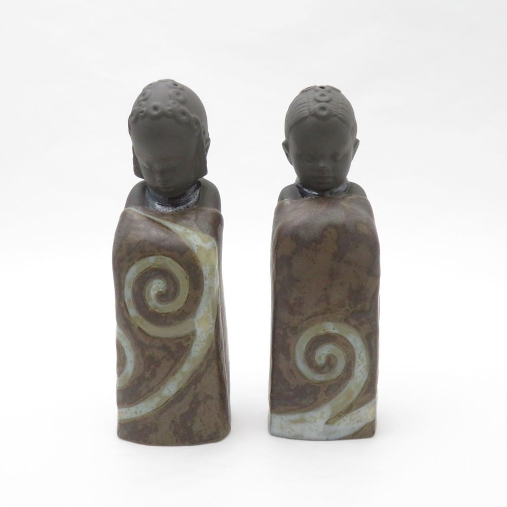 美品 LLADRO リヤドロ 「アフリカの鼓動 グレスシリーズ」 少年少女ソルト＆ペッパー シェーカー 2点 塩 胡椒 調味料 SY10681J 【中古】