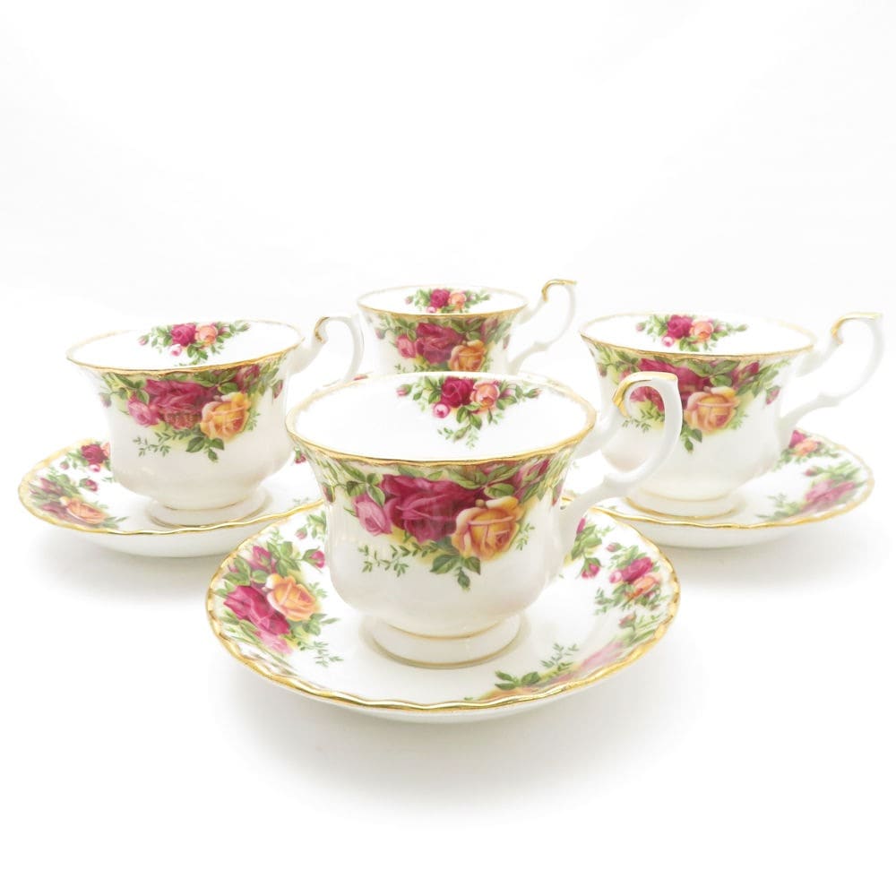 美品 ROYAL ALBERT ロイヤルアルバート オールドカントリーローズ ティーカップ＆ソーサー 4客 セット SY10723V 【中古】