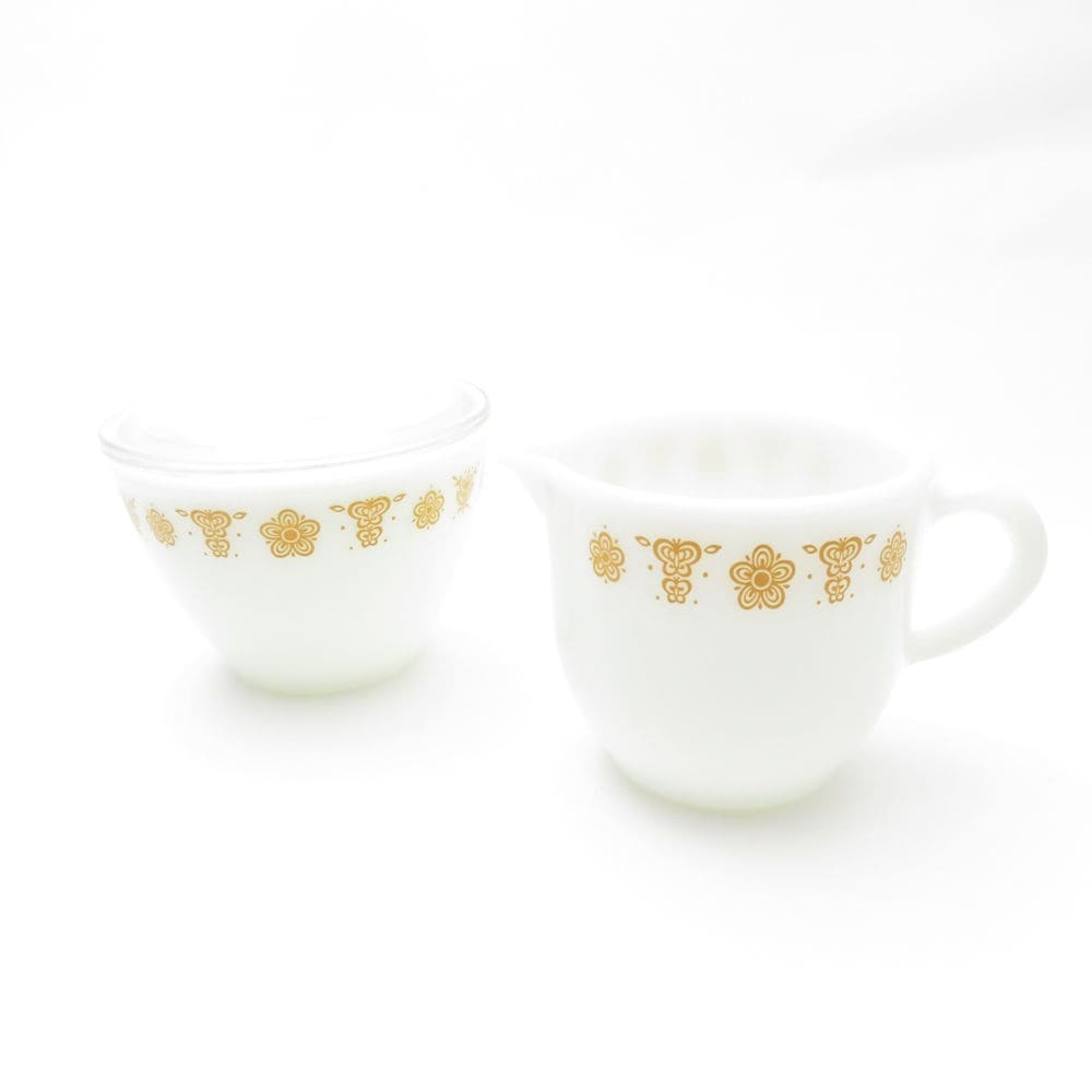 美品 CORNING コーニング バタフライゴールド シュガー&クリーマー 2点 ミルクガラス セット オールドパイレックス 砂糖 蓋 USA SU7882A2 【中古】