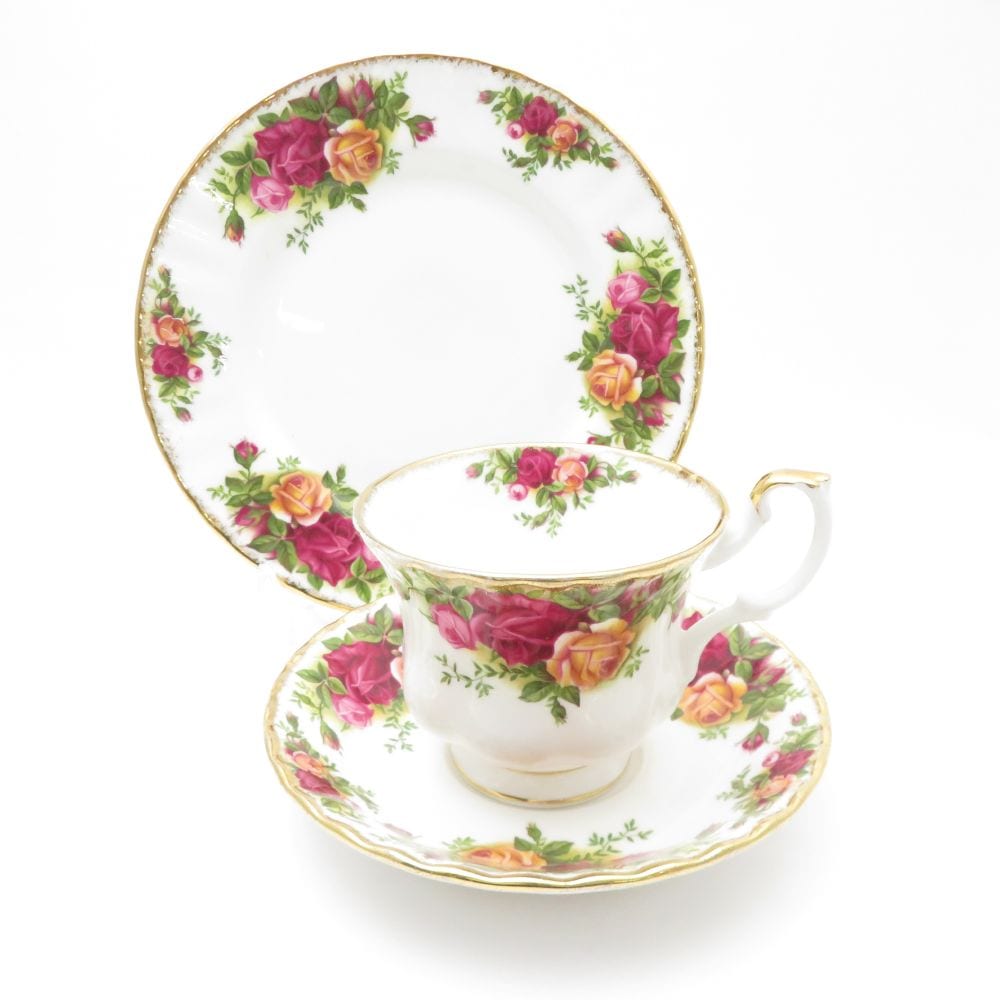  ROYAL ALBERT ロイヤルアルバート オールドカントリーローズ ティーカップ＆ソーサー、18cmプレート 2点 トリオ1セット ケーキ皿 紅茶 英国 SU9926D2 【中古】