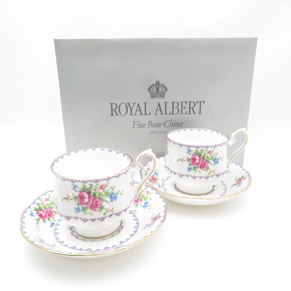 美品 ROYAL ALBERT ロイヤルアルバート PETIT POINT プチポワン ティーカップ＆ソーサー 2客 ペア SY11252D1 【中古】