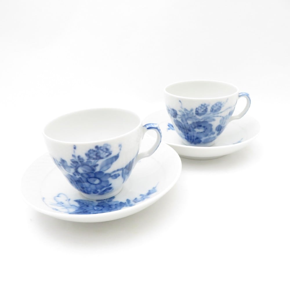 美品 ROYAL COPENHAGEN ロイヤルコペンハーゲン ブルーフラワーカーブ カップ＆ソーサー 2客 ペア SY11386F2 【中古】