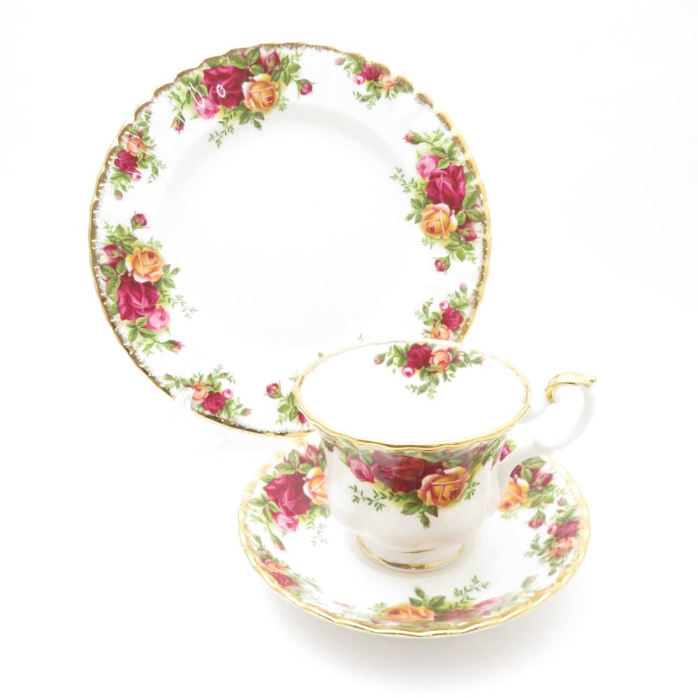 美品 ROYAL ALBERT ロイヤルアルバート オールドカントリーローズ ティーカップ＆ソーサー 中皿 2点 セット デザートプレート ケーキ 20cm SY11649A1 【中古】