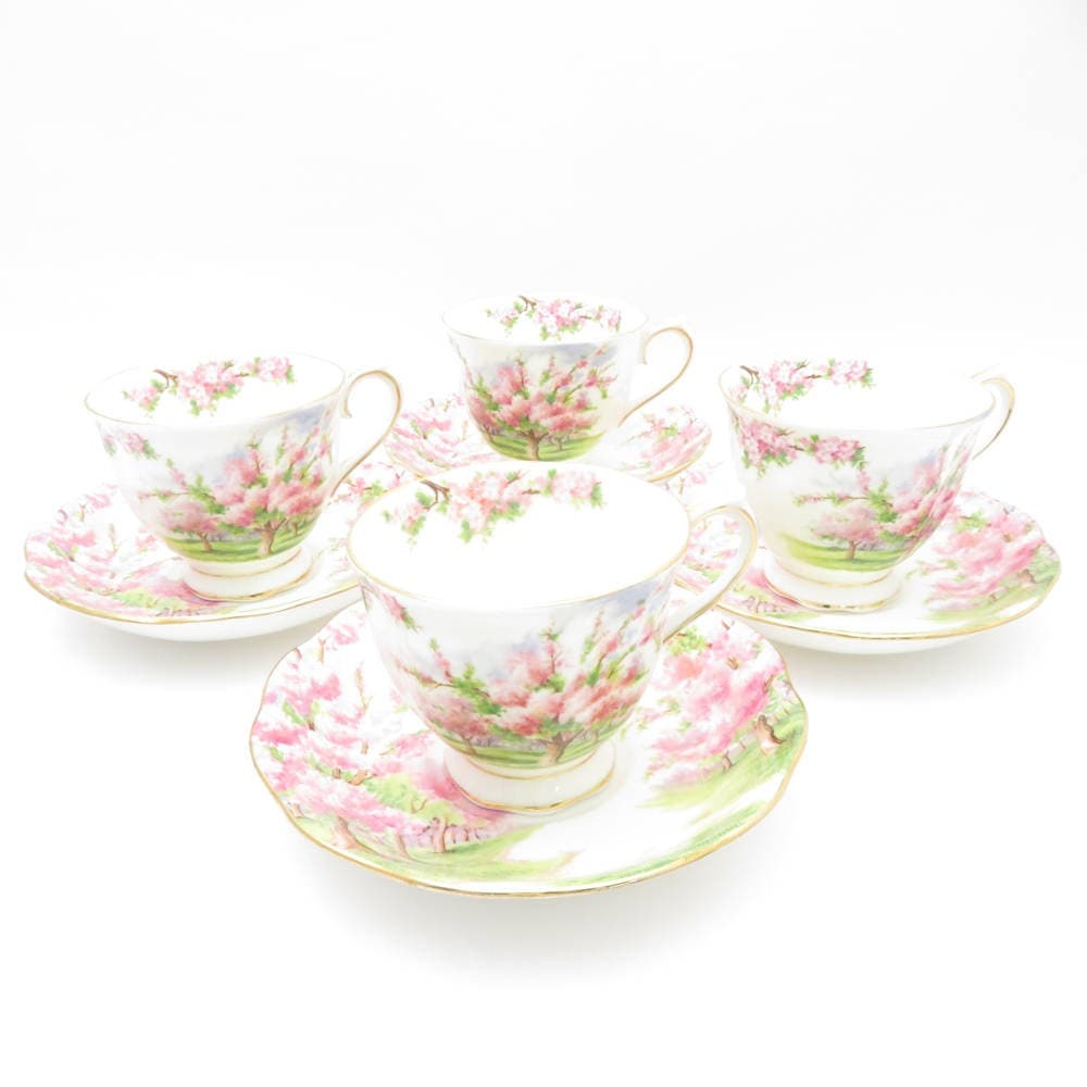 美品 ROYAL ALBERT ロイヤルアルバート ブロッサムタイム ティーカップ＆ソーサー 4客 セット 桜 花柄 紅茶 英国 金彩 SU10783B2 【中古】