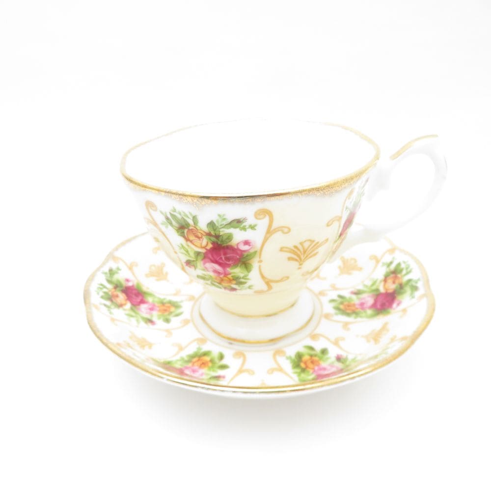 美品 ROYAL ALBERT ロイヤルアルバート ローズ カメオ ピーチ ティーカップ＆ソーサー 1客 薔薇 バラ 花柄 金彩 英国 レア 希少 SU11168B1 【中古】